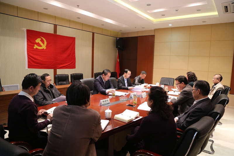 杨平荣院长代表领导班子进行对照检查，作表态发言